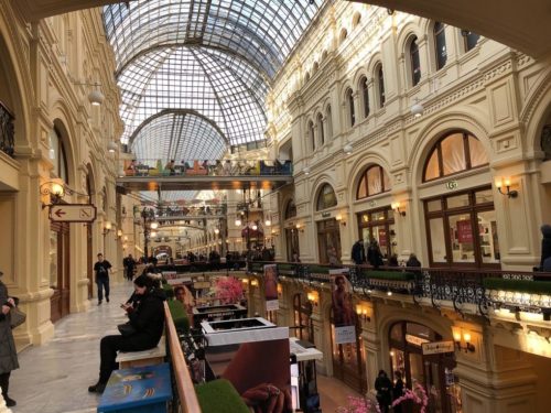 Il retail russo si sta interrogando sugli scenari di possibile sviluppo, dopo l’abbandono dei brand occidentali dai centri commerciali
